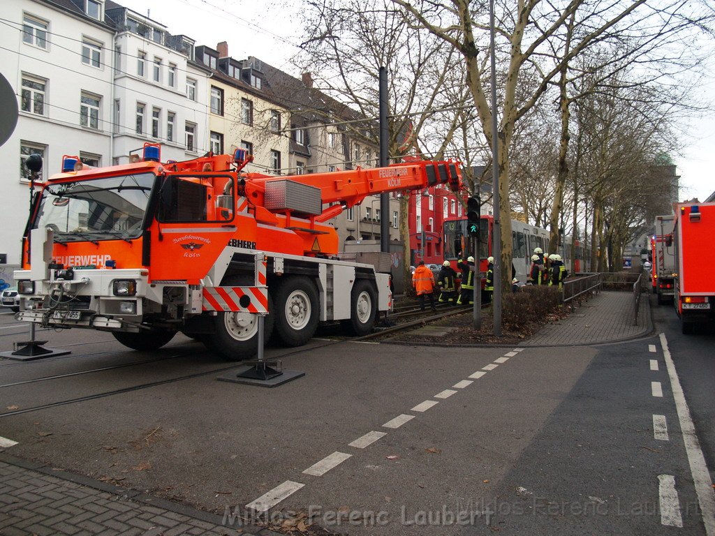 KVB Zug entgleist Koeln Suelz Suelzguertel P006.JPG